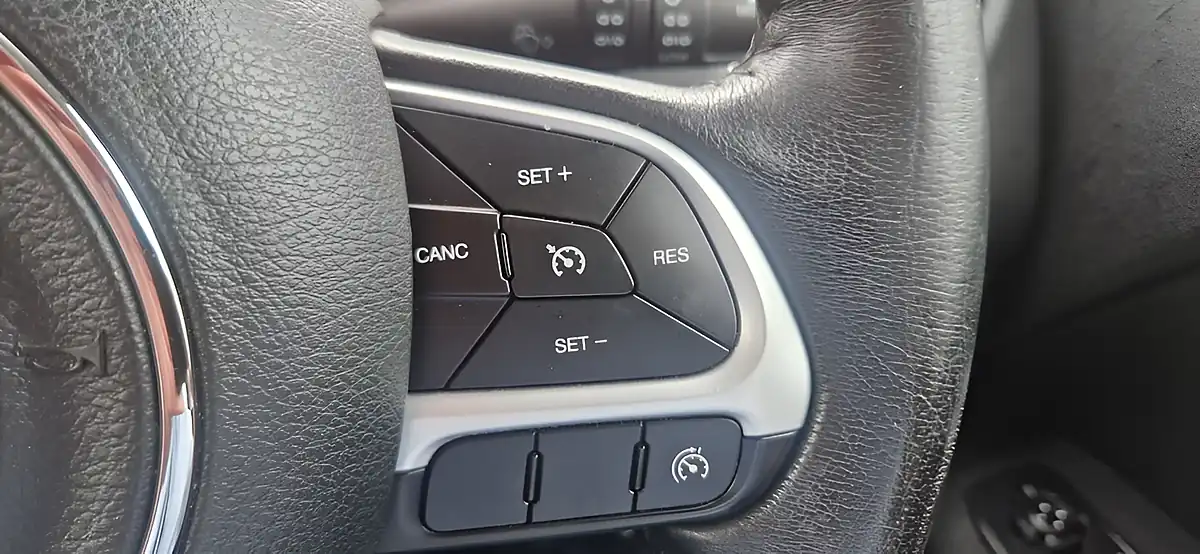 Used 2016 Jeep Renegade Longitude Blue - Interior and Exterior details 16