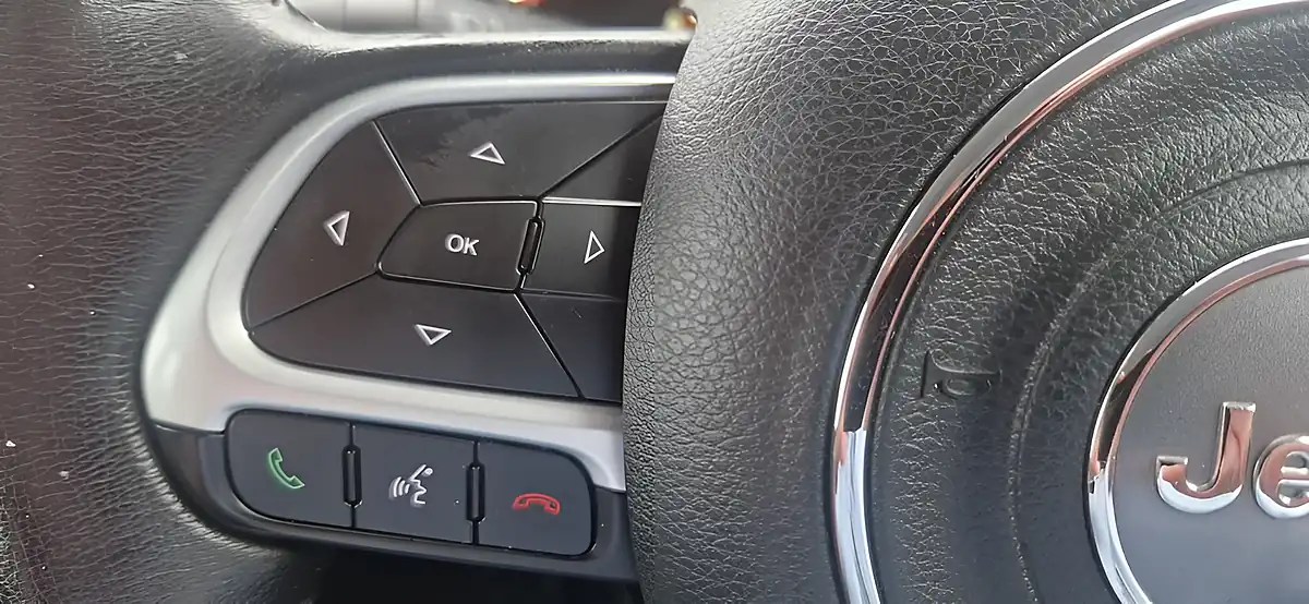 Used 2016 Jeep Renegade Longitude Blue - Interior and Exterior details 17