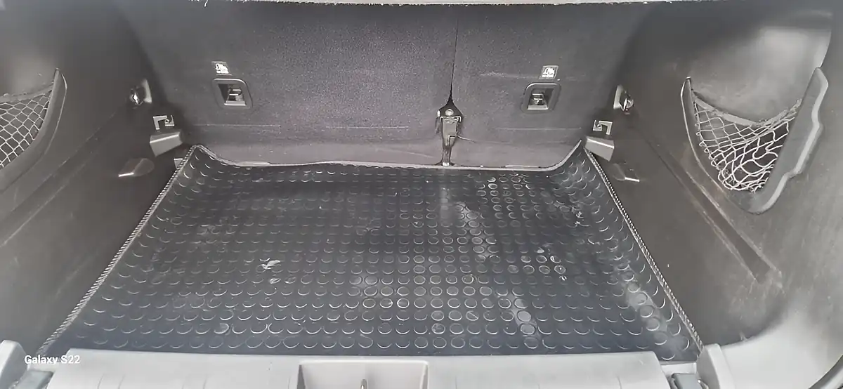 Used 2016 Jeep Renegade Longitude Blue - Interior and Exterior details 19