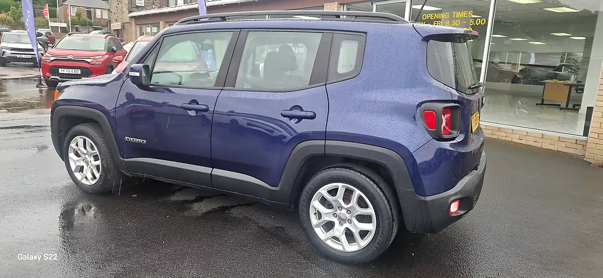 Used 2016 Jeep Renegade Longitude Blue - Interior and Exterior details 4