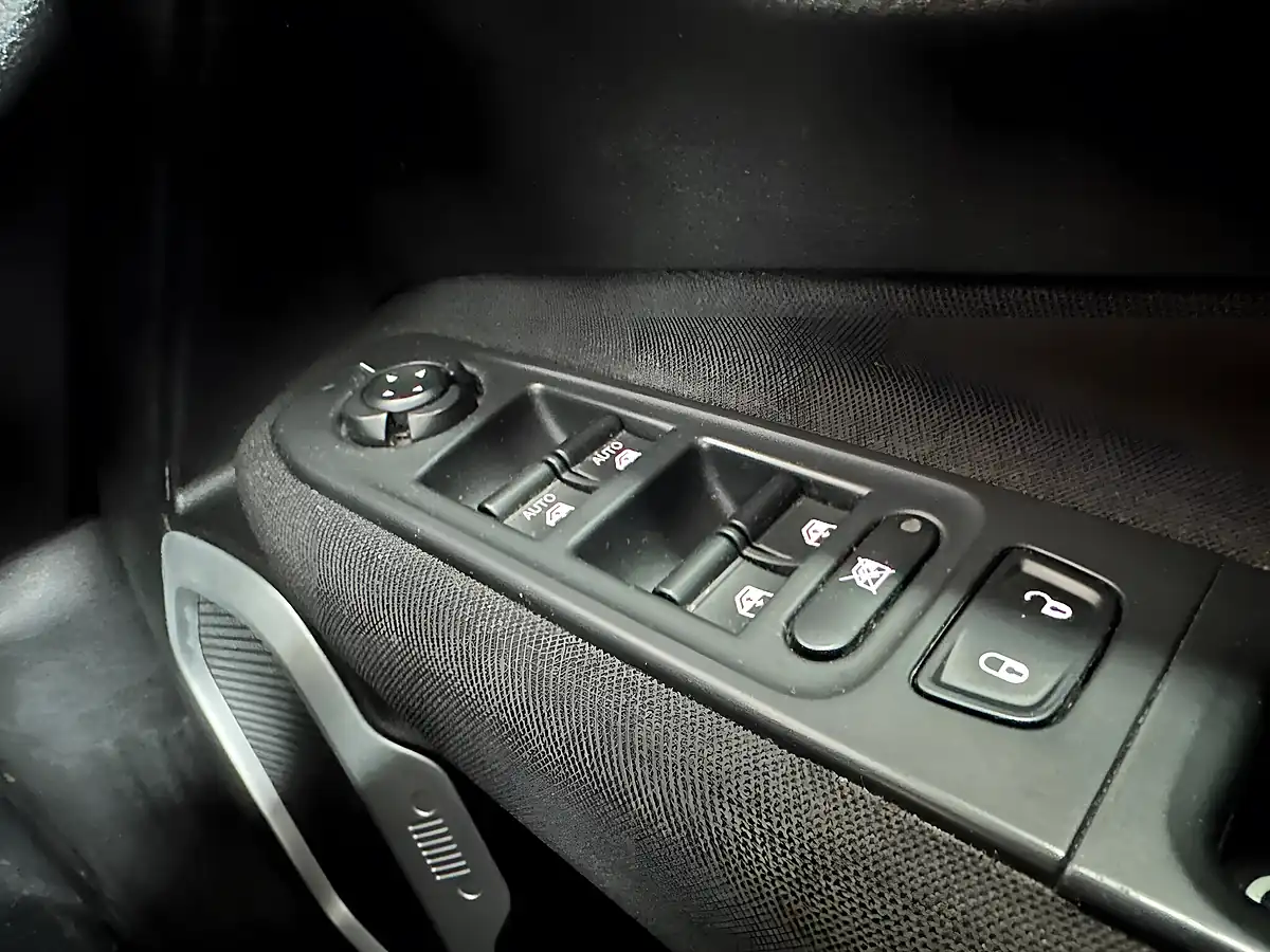 Used 2016 Jeep Renegade Longitude Grey - Interior and Exterior details 16