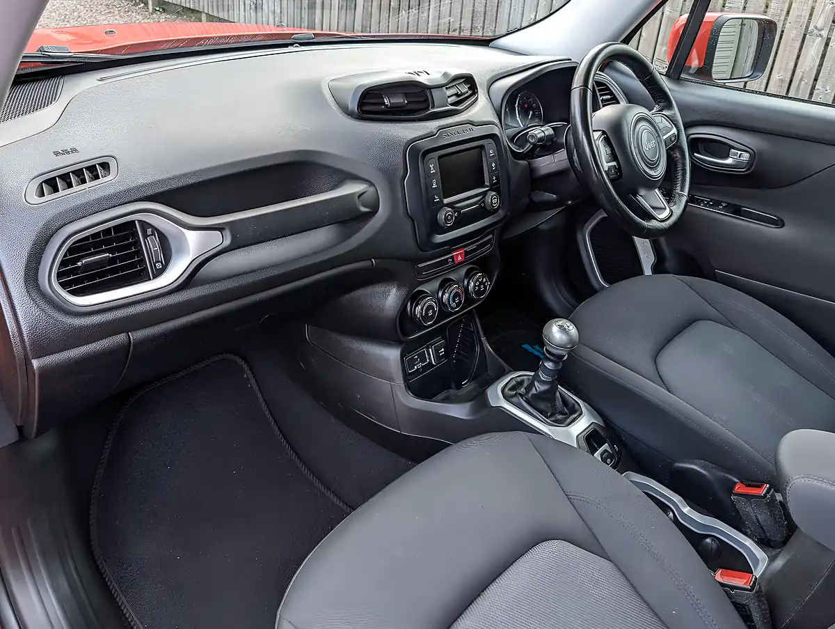 Used 2016 Jeep Renegade Longitude Orange - Interior and Exterior details 12