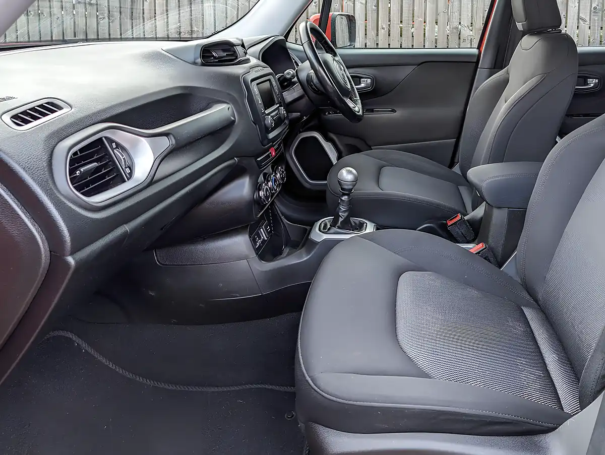 Used 2016 Jeep Renegade Longitude Orange - Interior and Exterior details 13