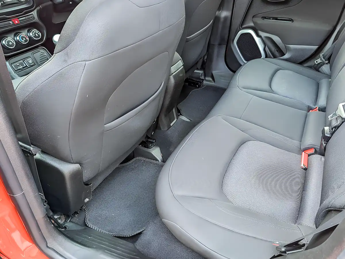 Used 2016 Jeep Renegade Longitude Orange - Interior and Exterior details 14