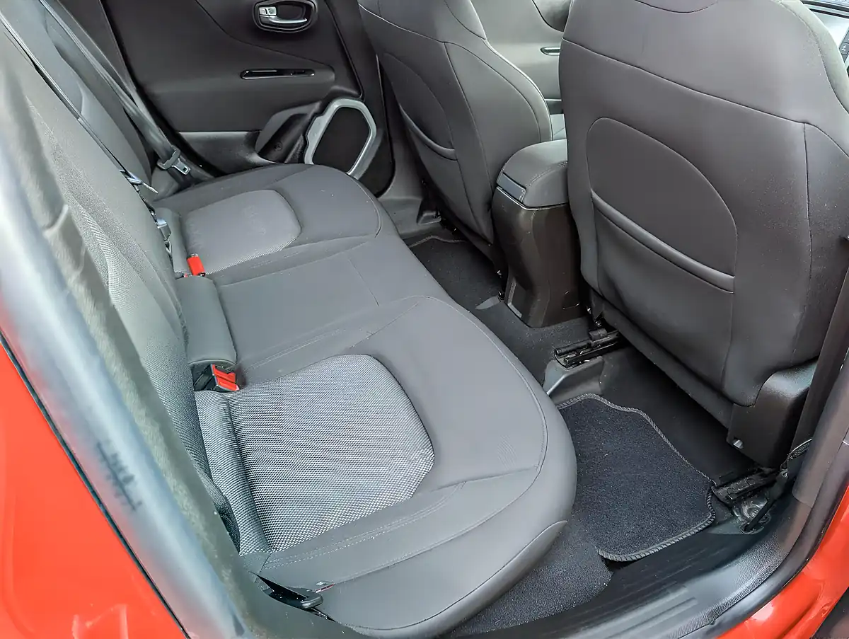 Used 2016 Jeep Renegade Longitude Orange - Interior and Exterior details 15