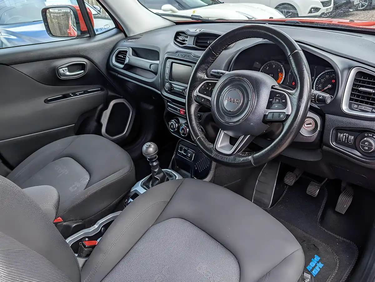 Used 2016 Jeep Renegade Longitude Orange - Interior and Exterior details 16