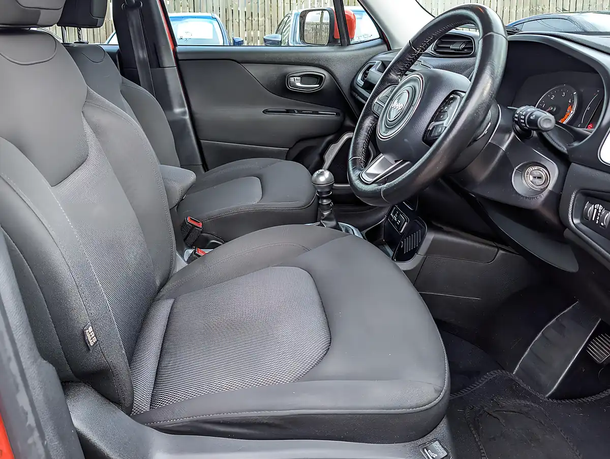 Used 2016 Jeep Renegade Longitude Orange - Interior and Exterior details 17