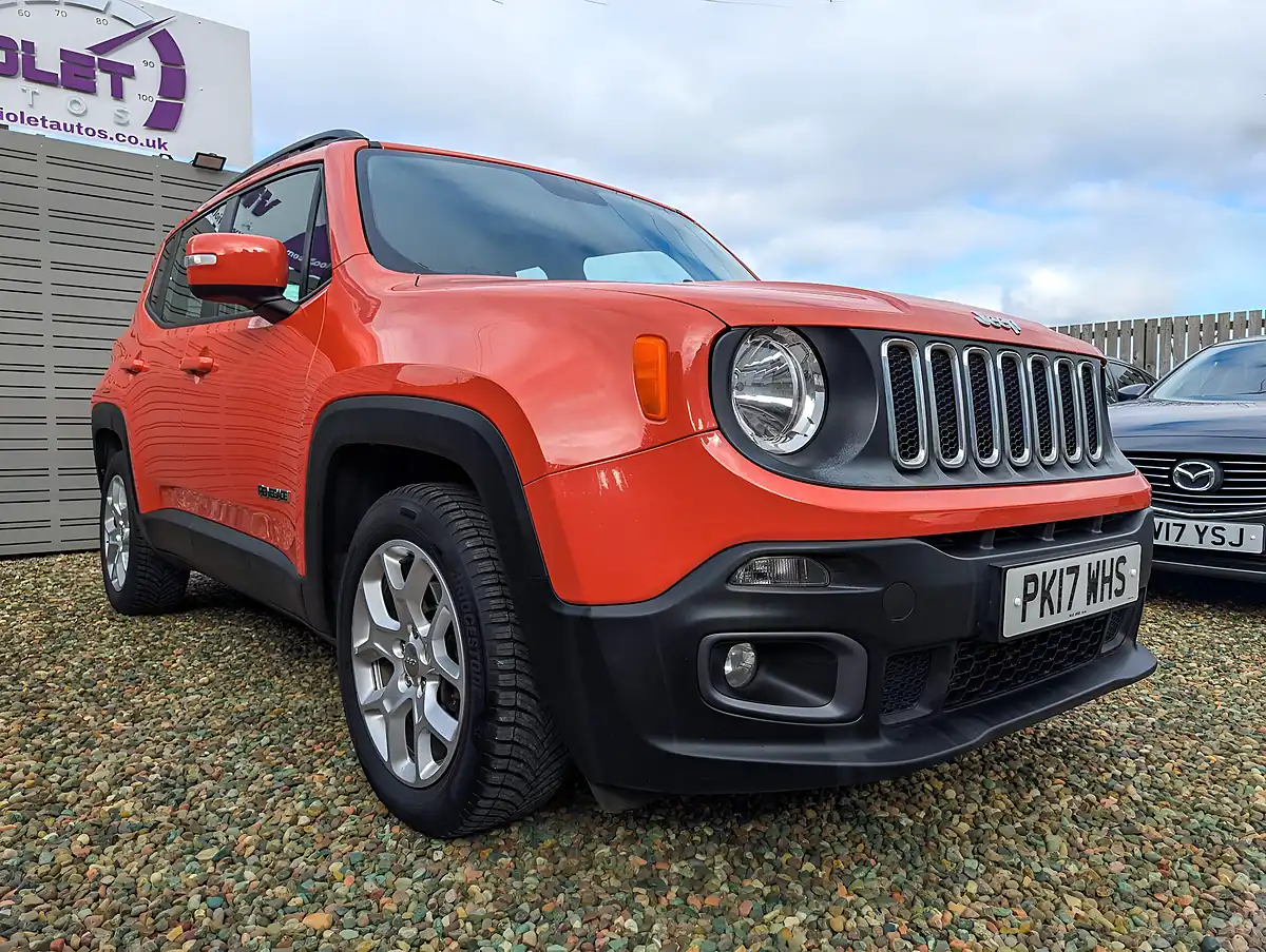 Used 2016 Jeep Renegade Longitude Orange - Interior and Exterior details 8