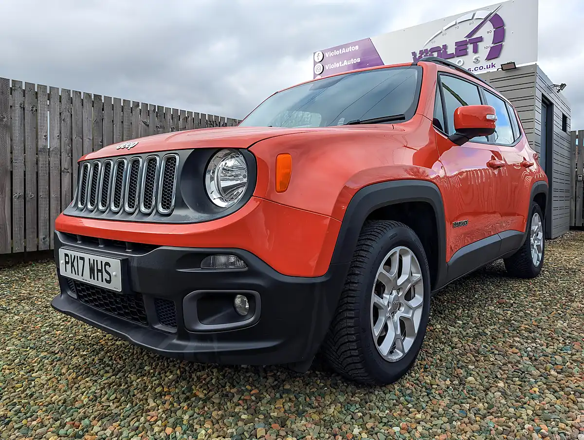 Used 2016 Jeep Renegade Longitude Orange - Interior and Exterior details 9