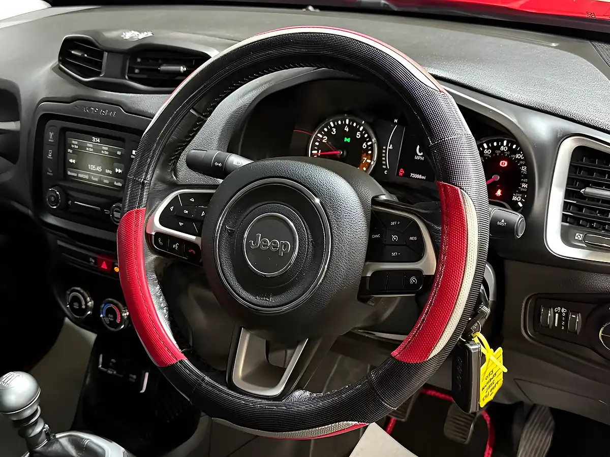Used 2016 Jeep Renegade Longitude Red - Interior and Exterior details 10