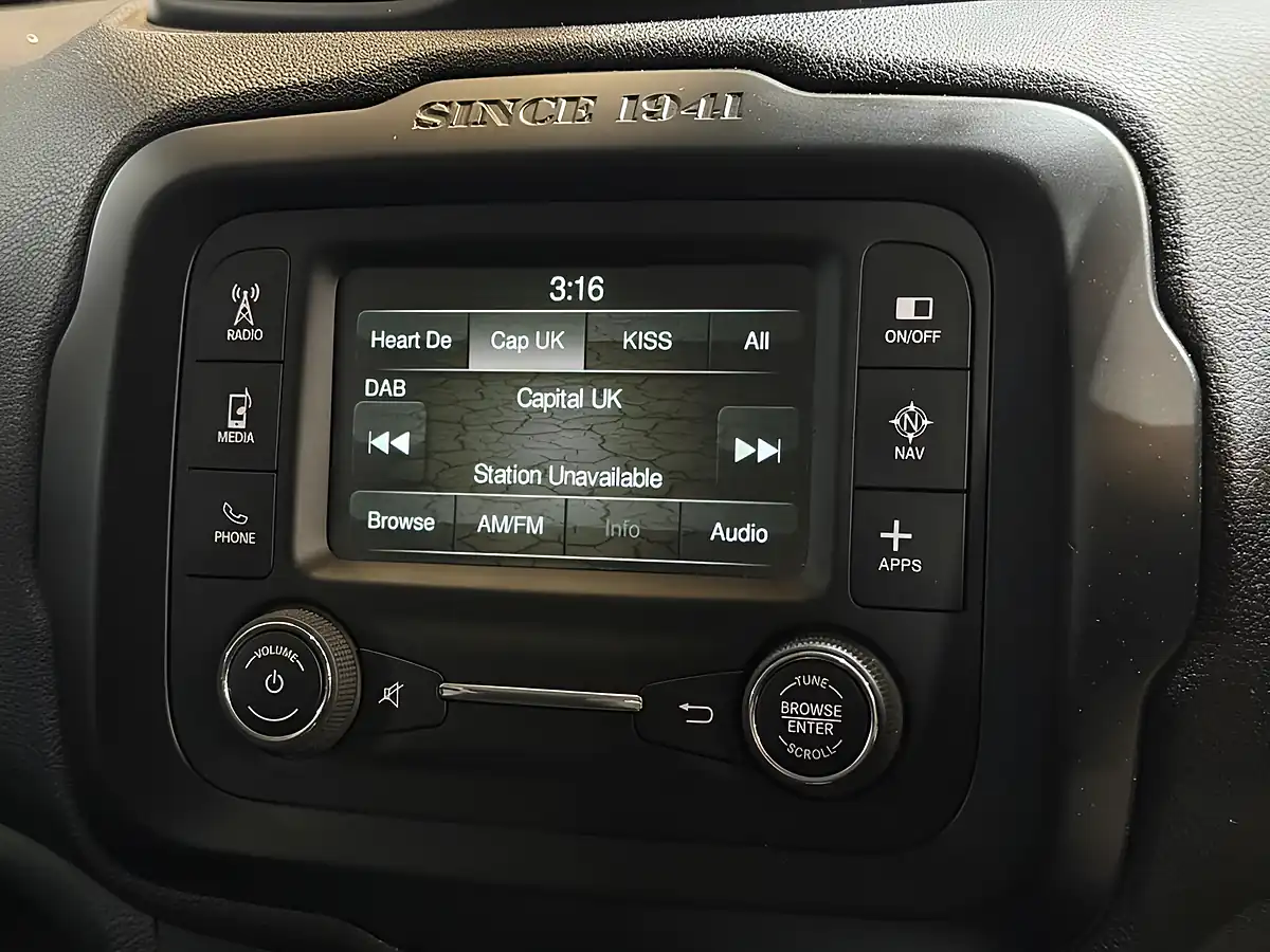 Used 2016 Jeep Renegade Longitude Red - Interior and Exterior details 11