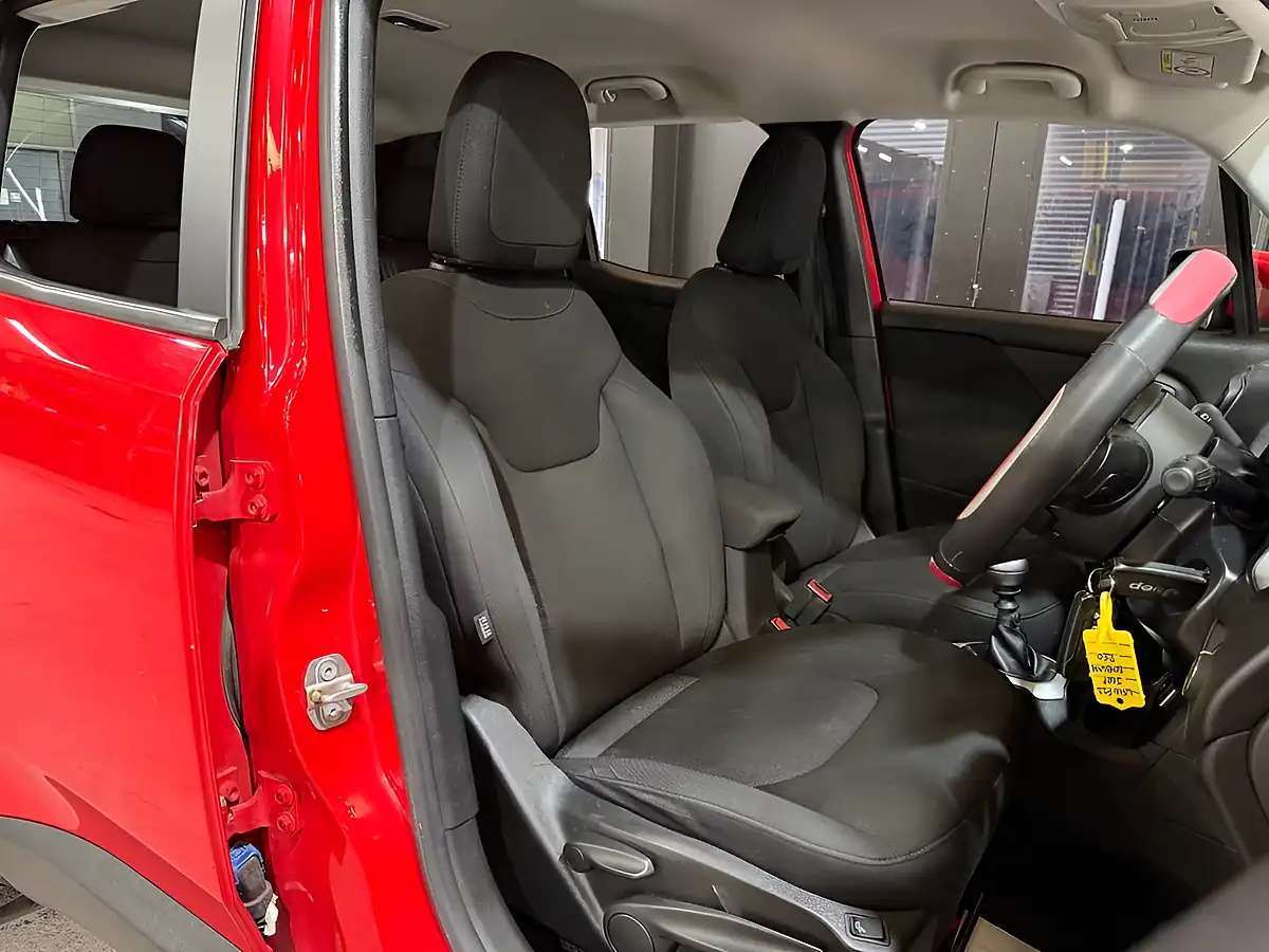 Used 2016 Jeep Renegade Longitude Red - Interior and Exterior details 15