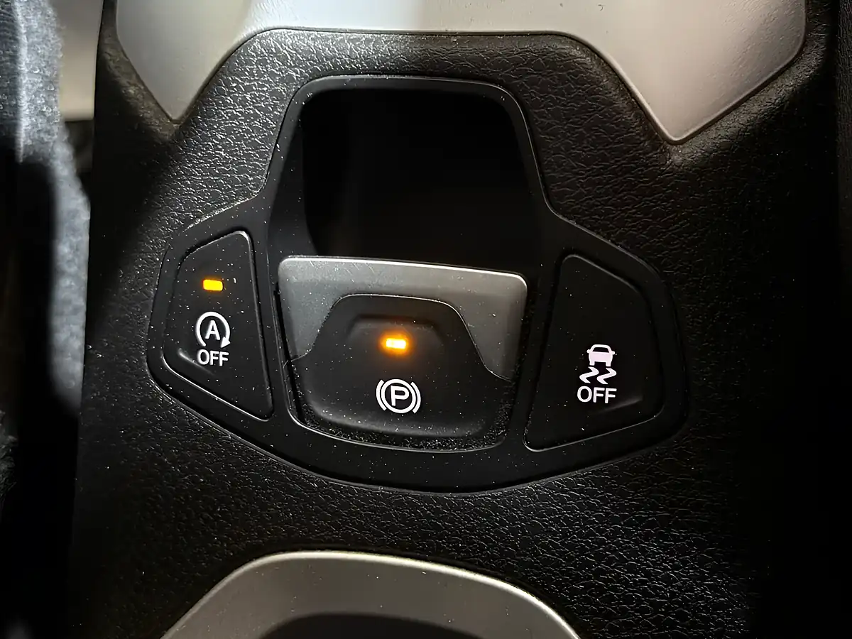 Used 2016 Jeep Renegade Longitude Red - Interior and Exterior details 17