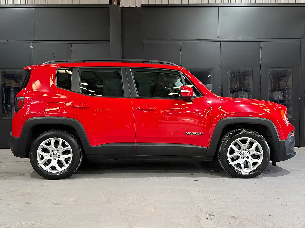 Used 2016 Jeep Renegade Longitude Red - Interior and Exterior details 4