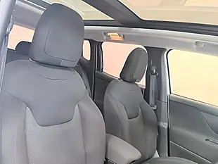 Used 2016 Jeep Renegade Longitude White - Interior and Exterior details 11