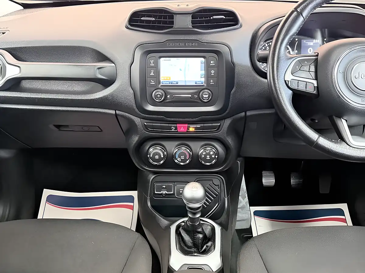 Used 2016 Jeep Renegade Longitude White - Interior and Exterior details 14