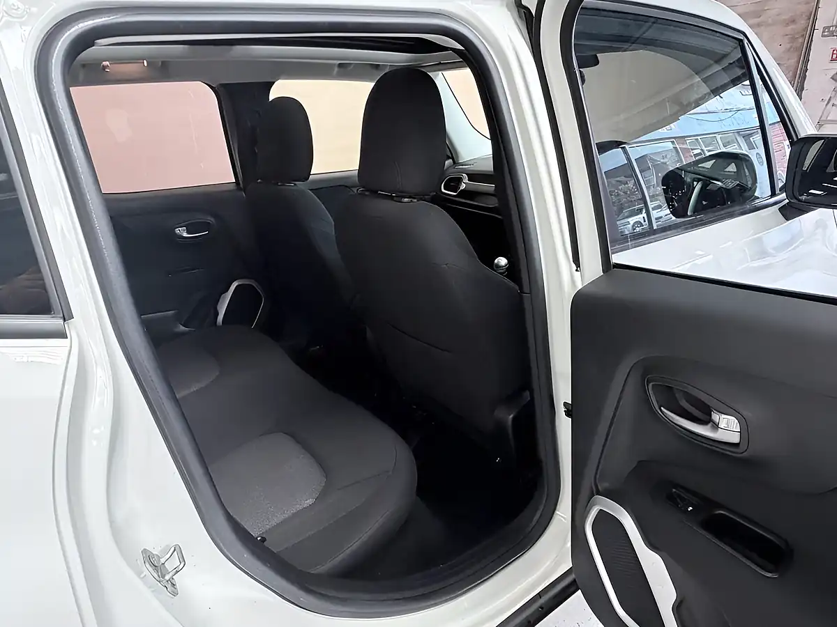 Used 2016 Jeep Renegade Longitude White - Interior and Exterior details 15