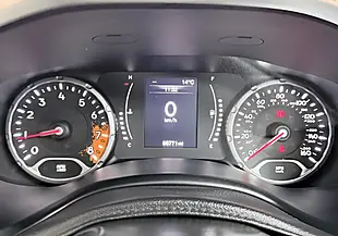 Used 2016 Jeep Renegade Longitude White - Interior and Exterior details 8