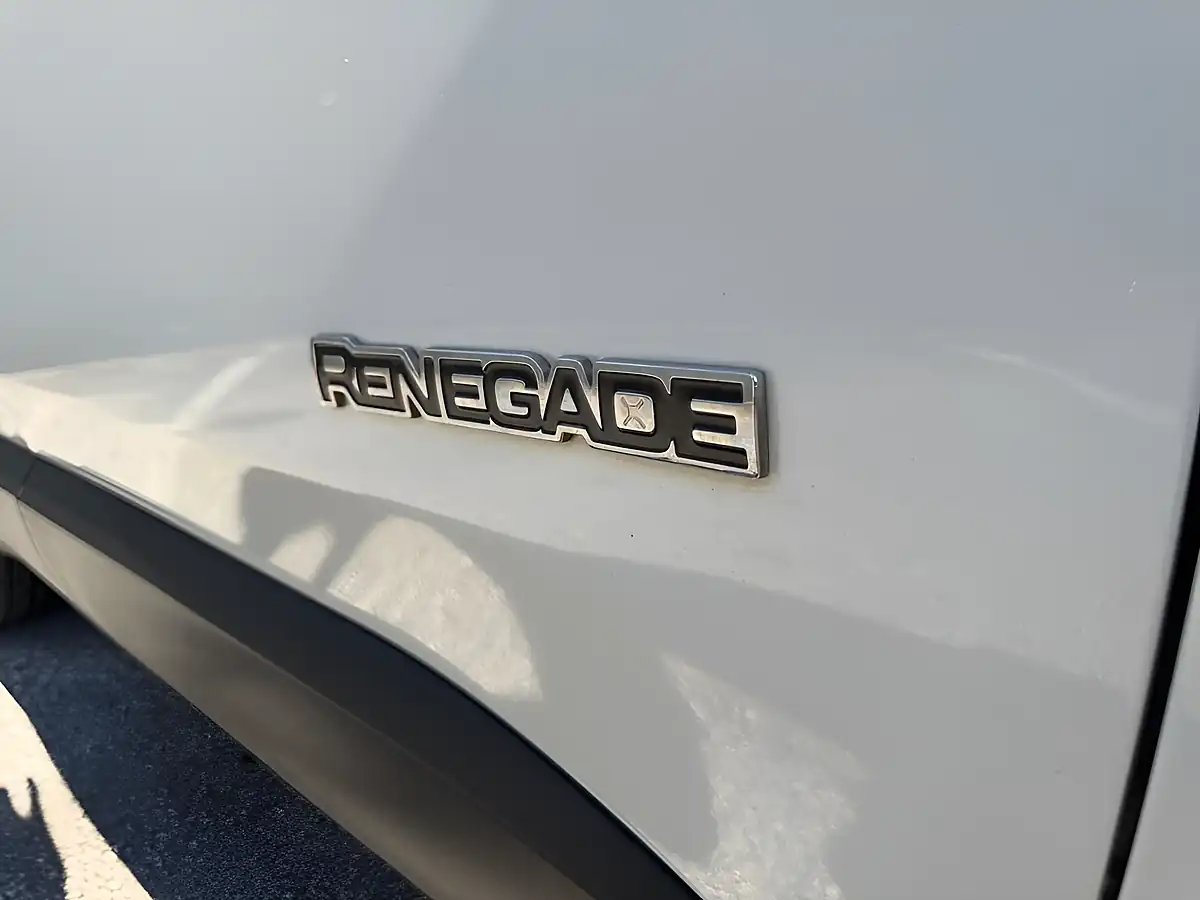 Used 2016 Jeep Renegade Longitude White - Interior and Exterior details 11