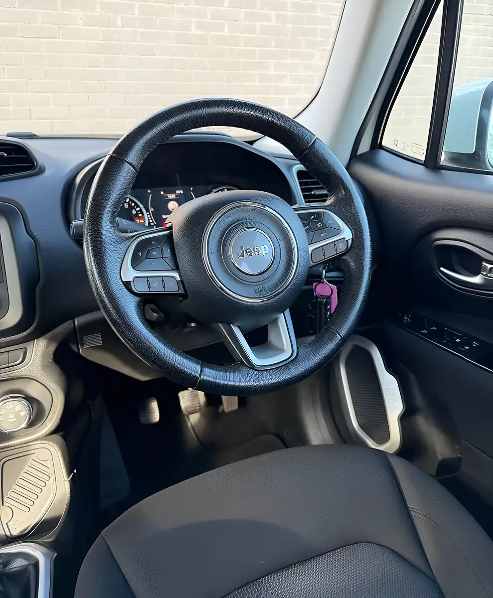 Used 2016 Jeep Renegade Longitude White - Interior and Exterior details 14
