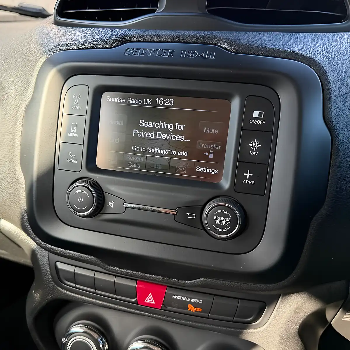 Used 2016 Jeep Renegade Longitude White - Interior and Exterior details 17