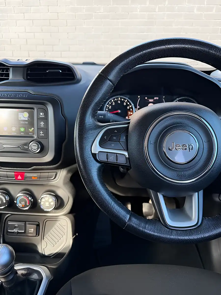 Used 2016 Jeep Renegade Longitude White - Interior and Exterior details 18