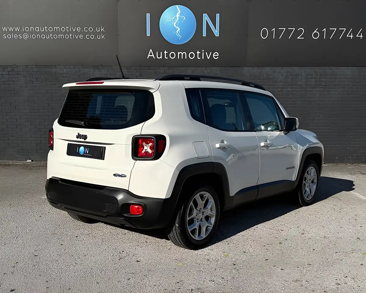 Used 2016 Jeep Renegade Longitude White - Interior and Exterior details 2