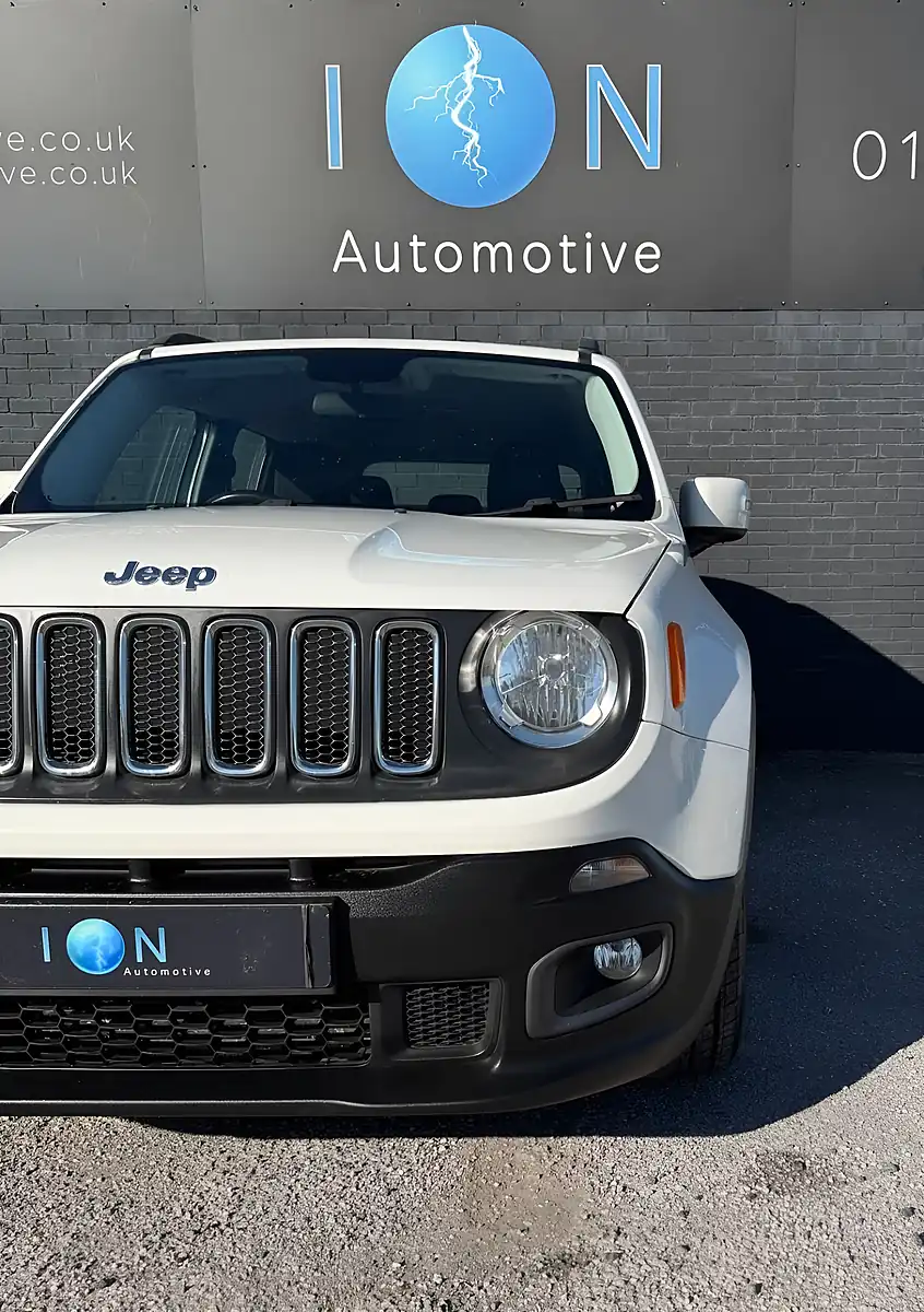 Used 2016 Jeep Renegade Longitude White - Interior and Exterior details 3