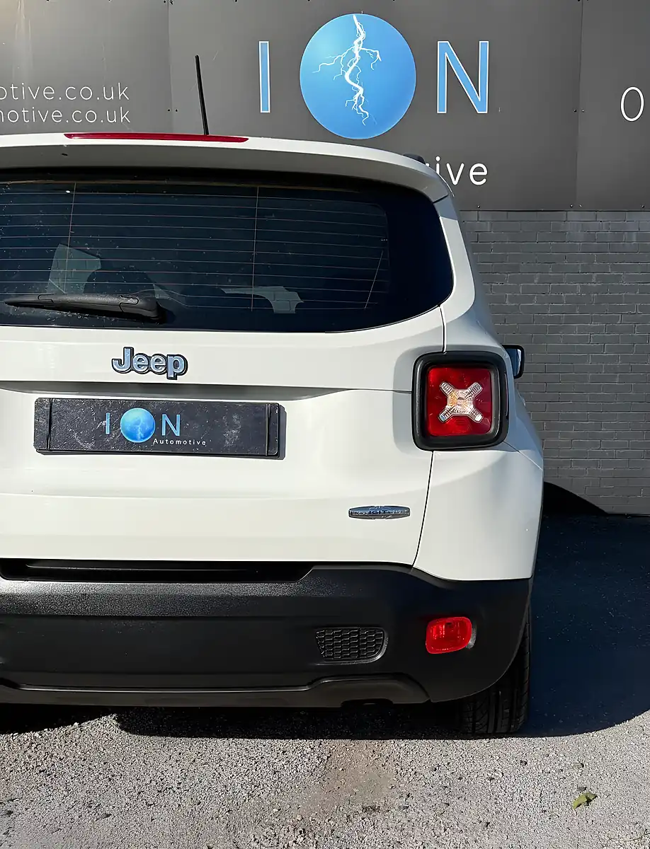 Used 2016 Jeep Renegade Longitude White - Interior and Exterior details 4