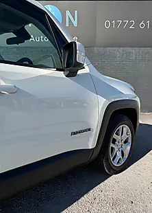 Used 2016 Jeep Renegade Longitude White - Interior and Exterior details 7