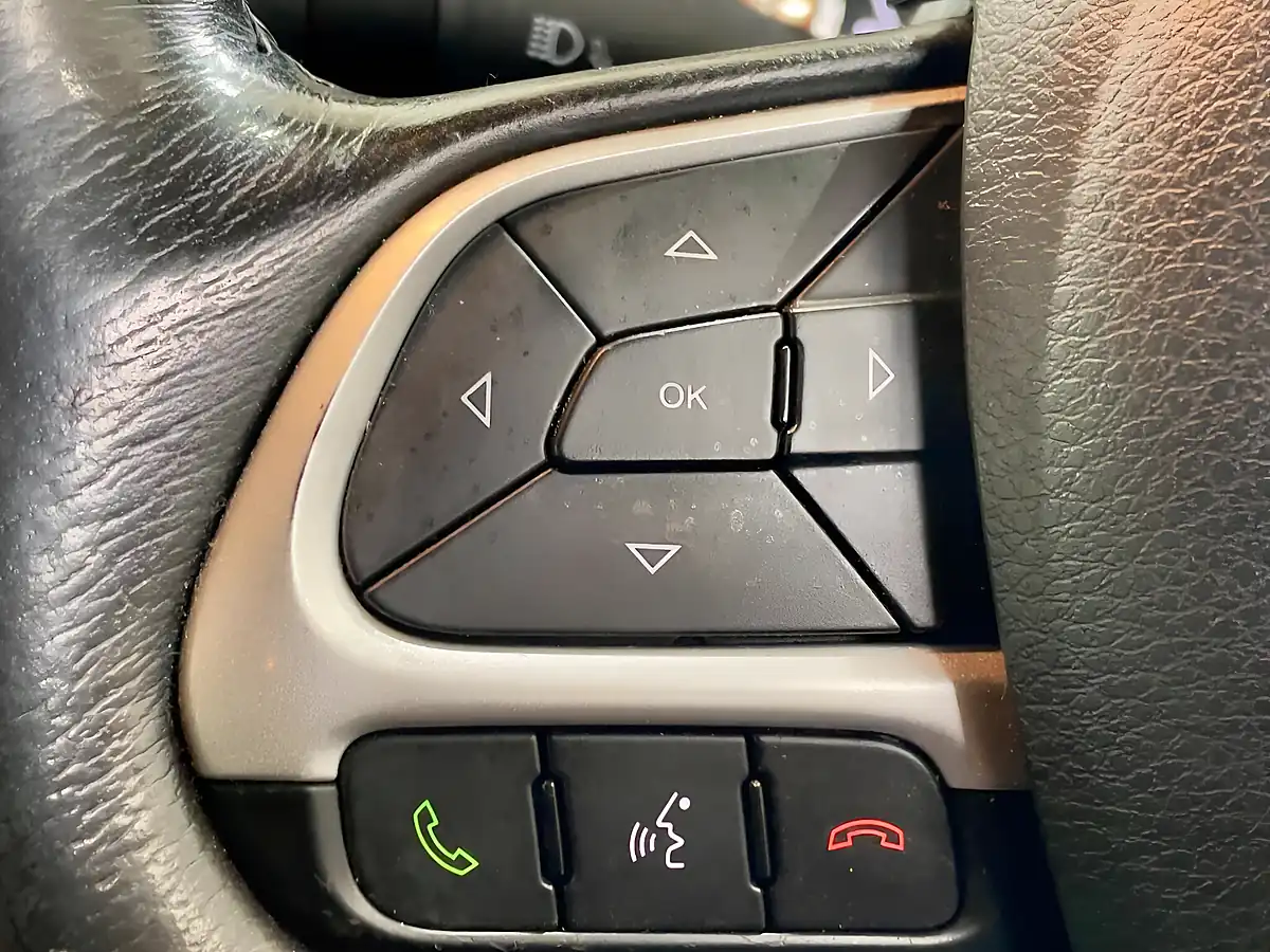 Used 2016 Jeep Renegade Longitude Yellow - Interior and Exterior details 18