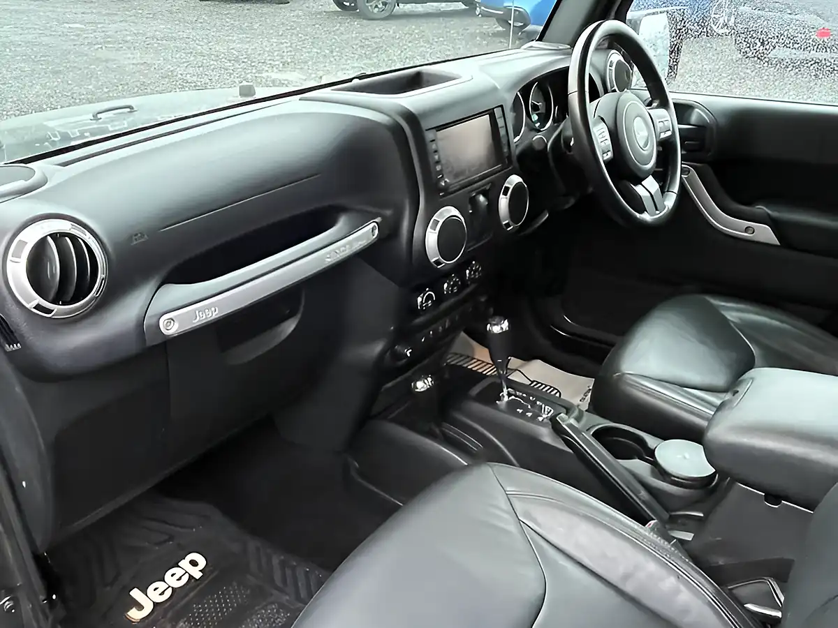 Used 2016 Jeep Wrangler Overland Grey - Interior and Exterior details 10