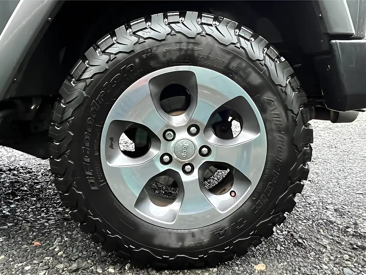 Used 2016 Jeep Wrangler Overland Grey - Interior and Exterior details 8