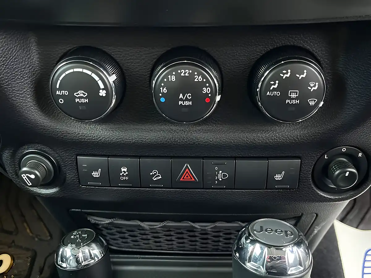 Used 2016 Jeep Wrangler Overland Grey - Interior and Exterior details 9