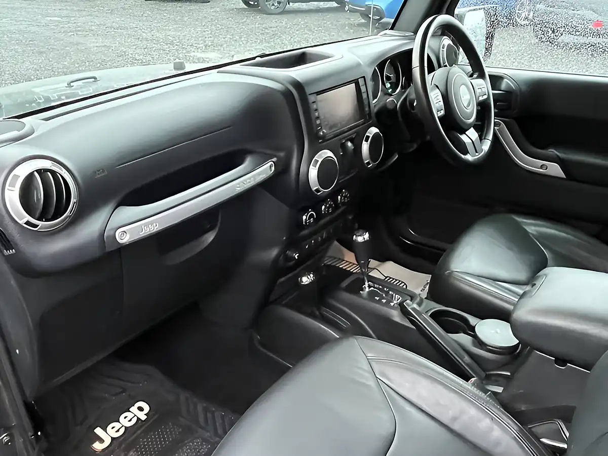 Used 2016 Jeep Wrangler Overland Grey - Interior and Exterior details 10