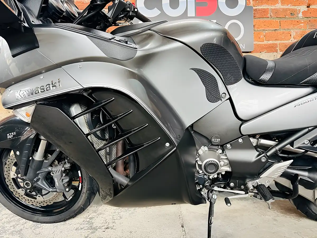 Used 2016 Kawasaki 1400gtr Grey - Interior and Exterior details 16