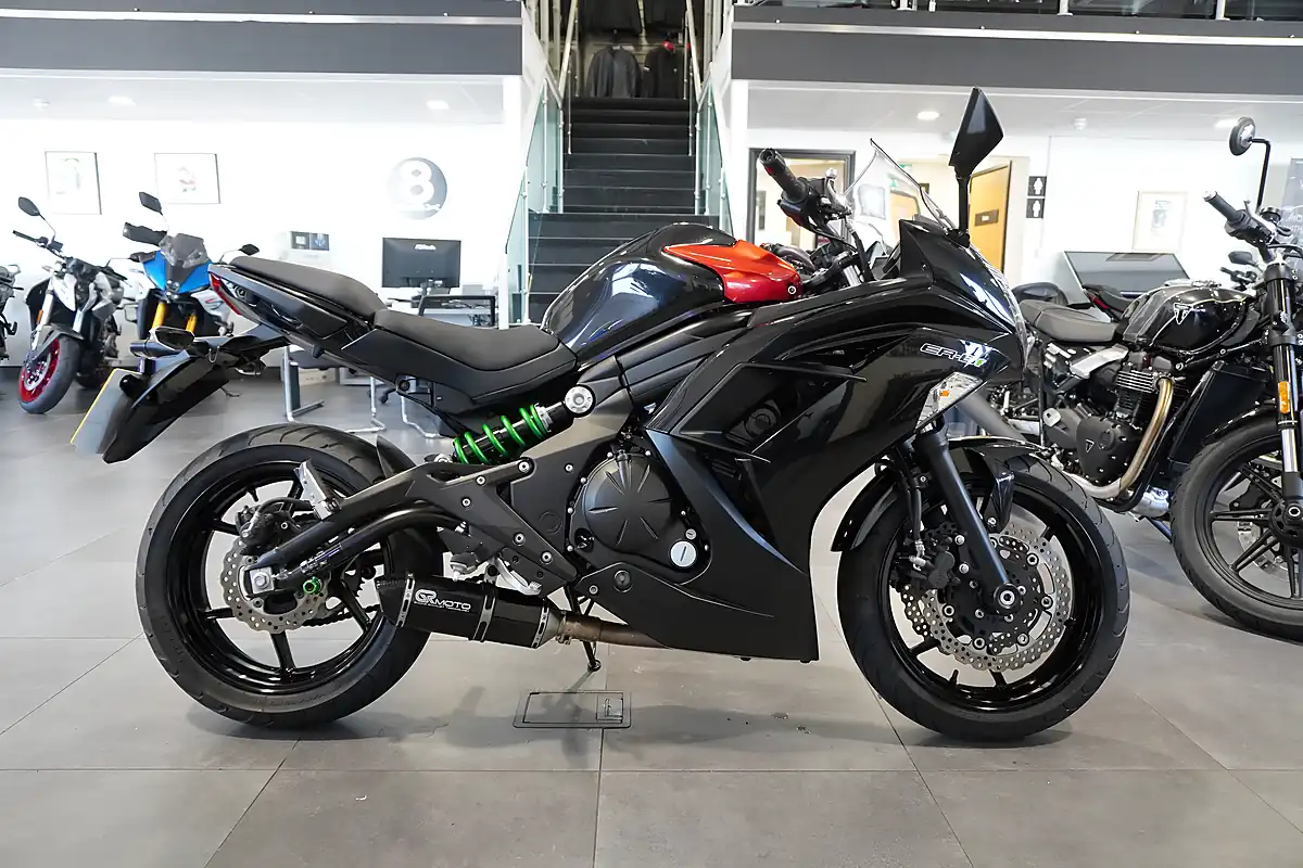 Used 2016 Kawasaki ER-6N Er Black/Red - Front View