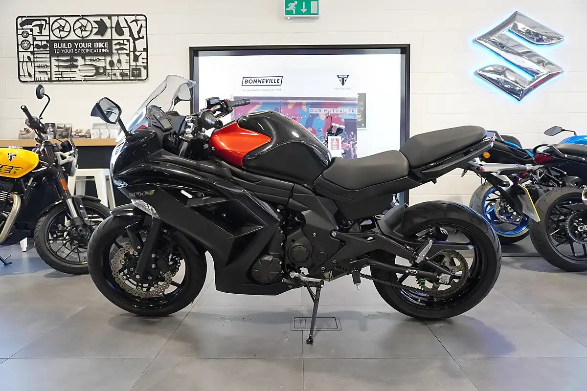Used 2016 Kawasaki ER-6N Er Black/Red - Interior and Exterior details 2