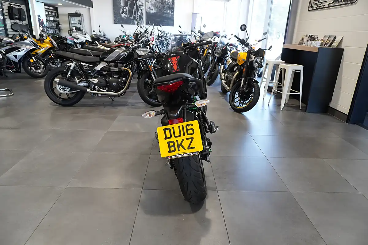 Used 2016 Kawasaki ER-6N Er Black/Red - Interior and Exterior details 4