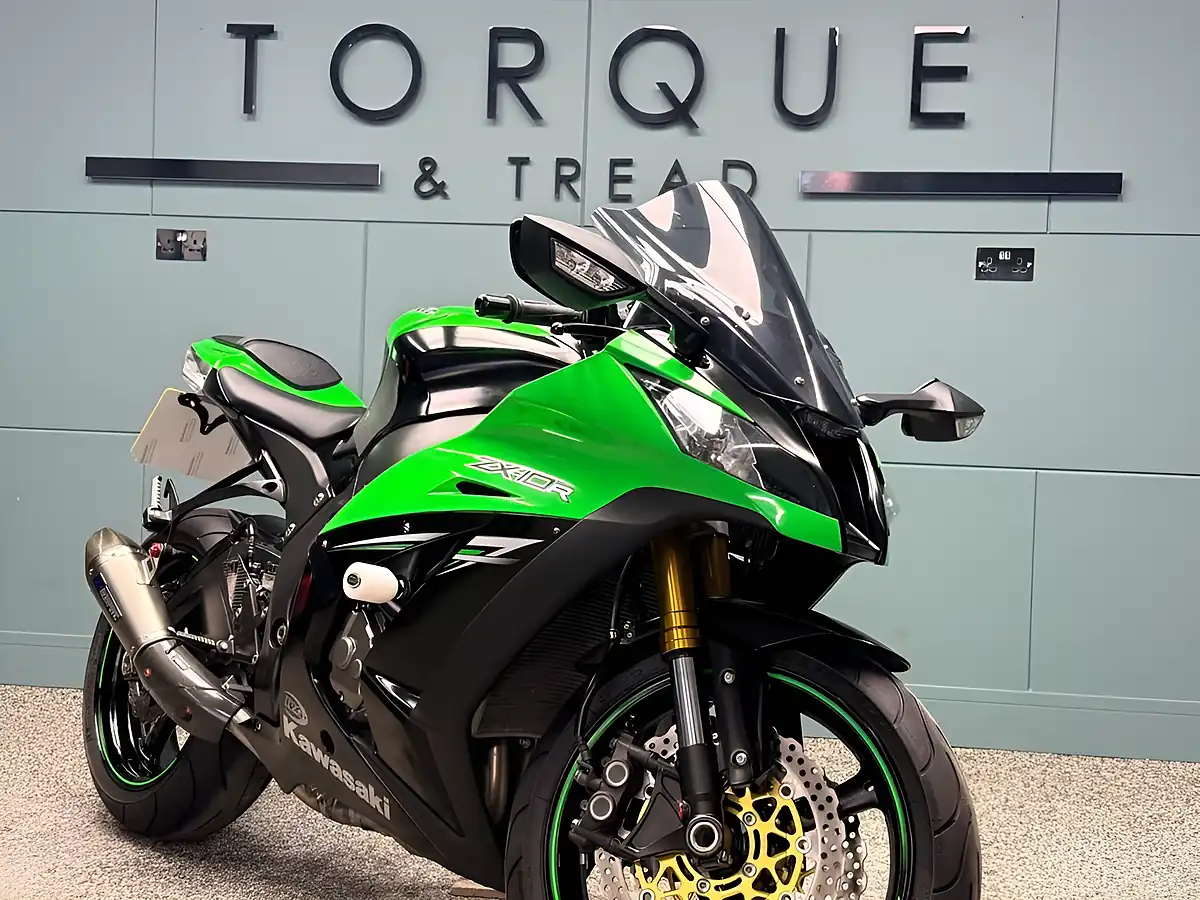 Used 2016 Kawasaki Ninja ZX-10R 1000 Super Sports Green - Interior and Exterior details 10
