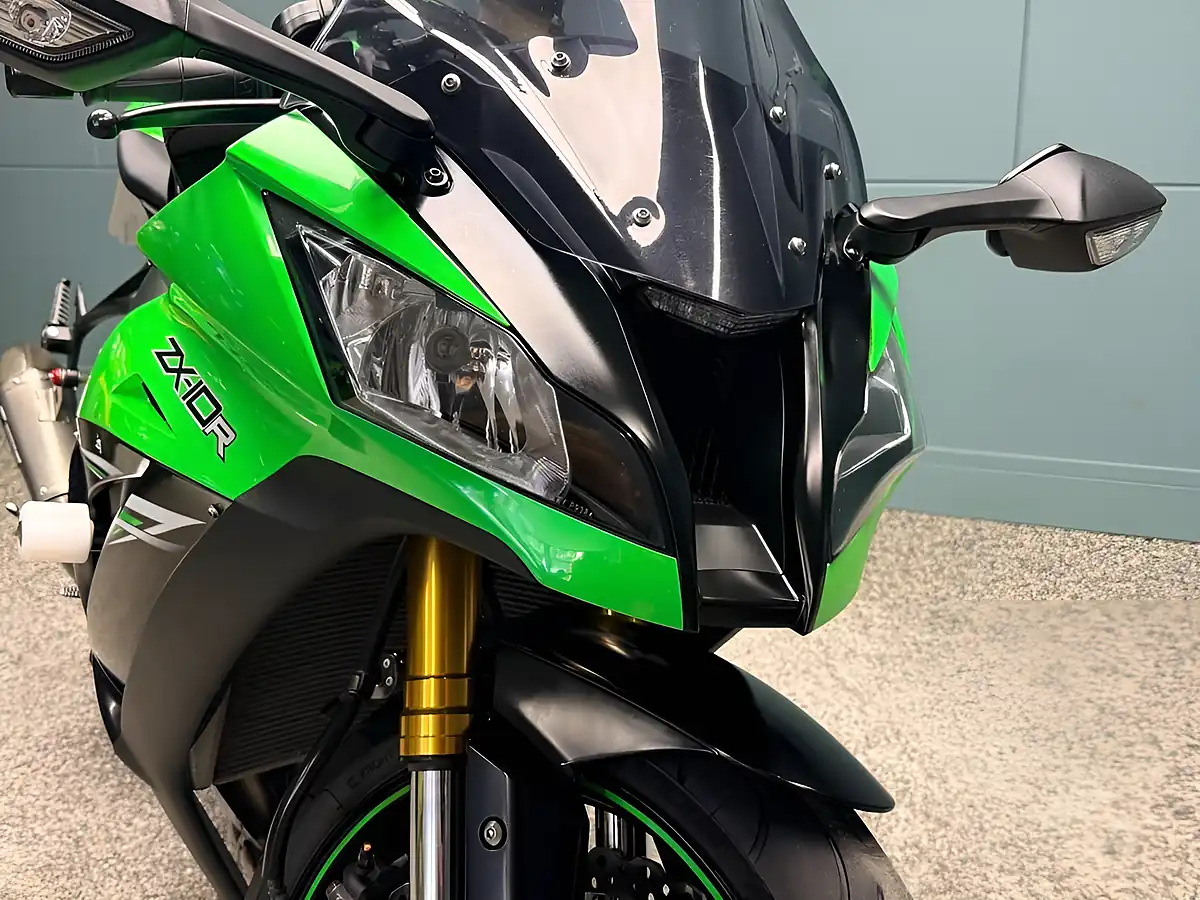 Used 2016 Kawasaki Ninja ZX-10R 1000 Super Sports Green - Interior and Exterior details 11