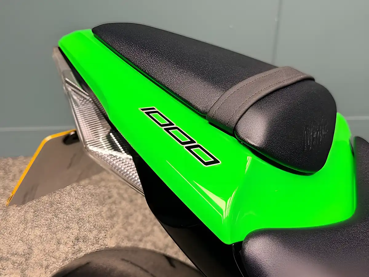 Used 2016 Kawasaki Ninja ZX-10R 1000 Super Sports Green - Interior and Exterior details 13