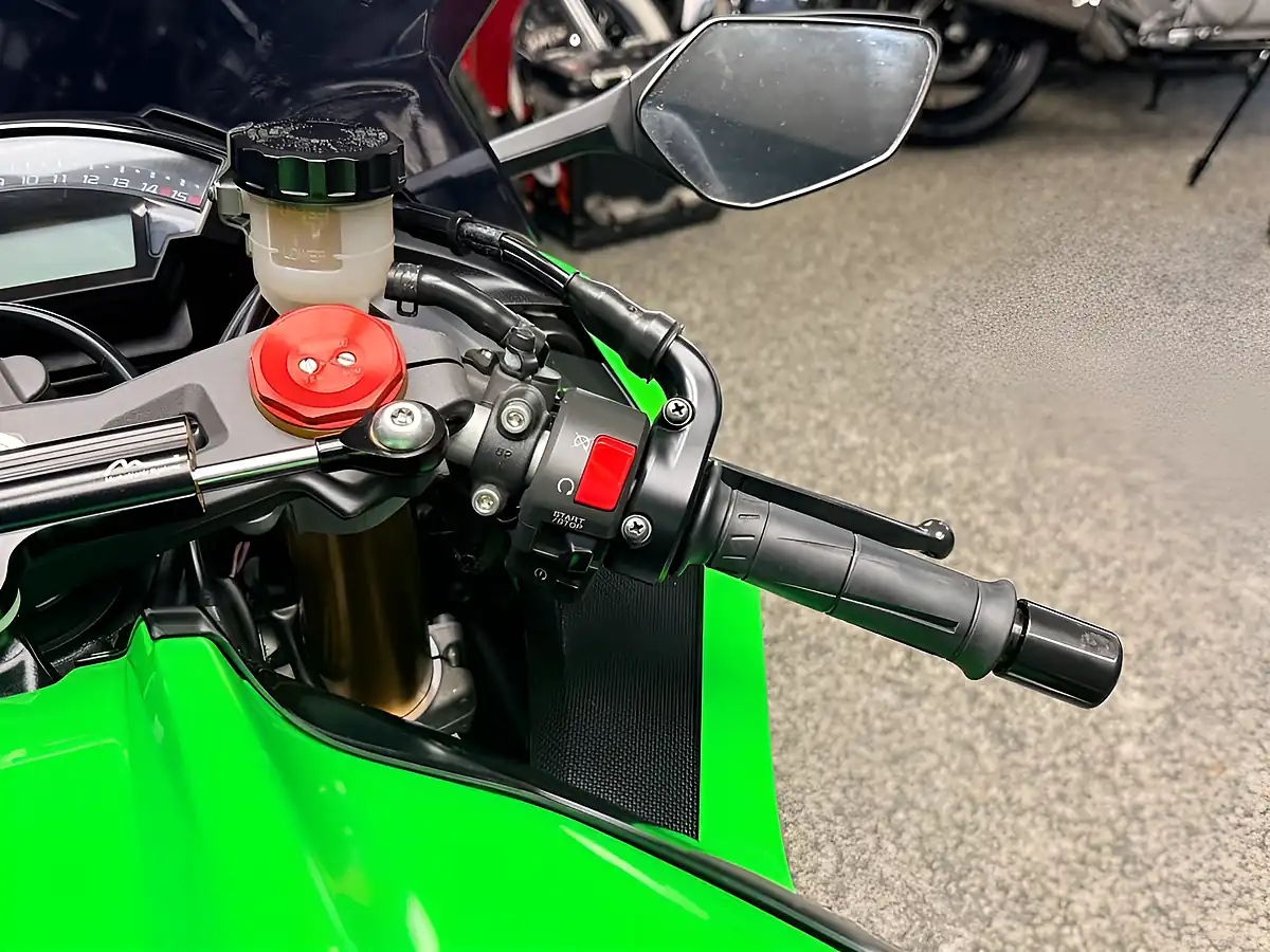 Used 2016 Kawasaki Ninja ZX-10R 1000 Super Sports Green - Interior and Exterior details 15