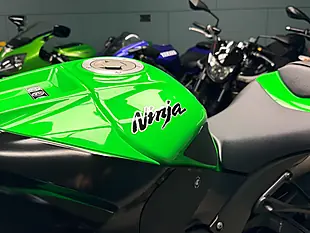 Used 2016 Kawasaki Ninja ZX-10R 1000 Super Sports Green - Interior and Exterior details 17