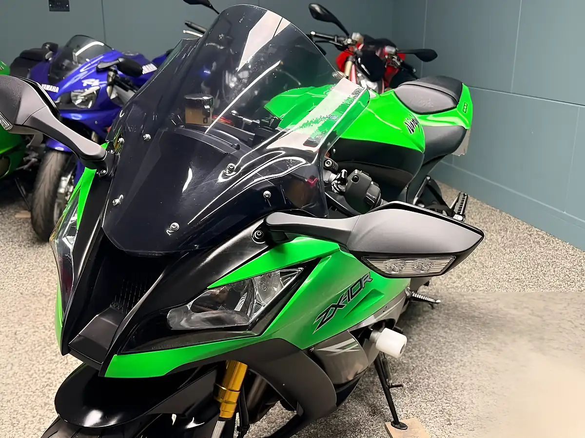 Used 2016 Kawasaki Ninja ZX-10R 1000 Super Sports Green - Interior and Exterior details 18
