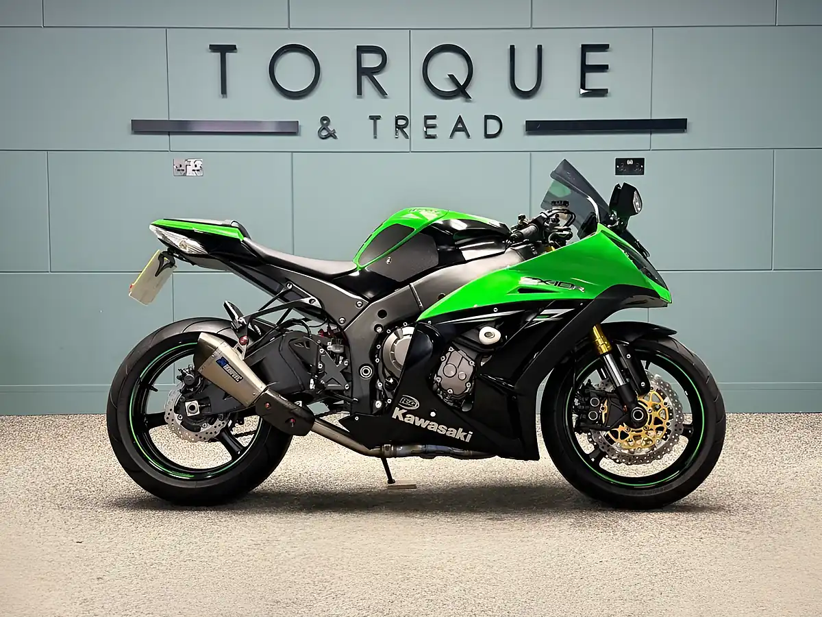 Used 2016 Kawasaki Ninja ZX-10R 1000 Super Sports Green - Interior and Exterior details 2