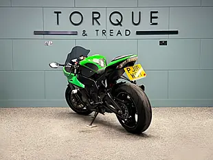 Used 2016 Kawasaki Ninja ZX-10R 1000 Super Sports Green - Interior and Exterior details 6