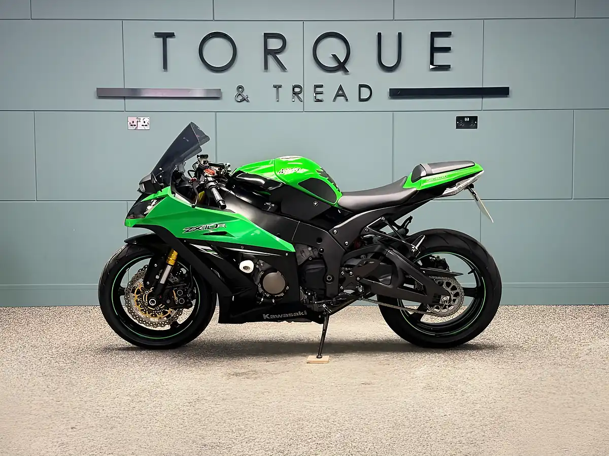 Used 2016 Kawasaki Ninja ZX-10R 1000 Super Sports Green - Interior and Exterior details 8