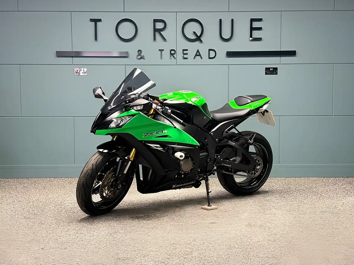 Used 2016 Kawasaki Ninja ZX-10R 1000 Super Sports Green - Interior and Exterior details 9