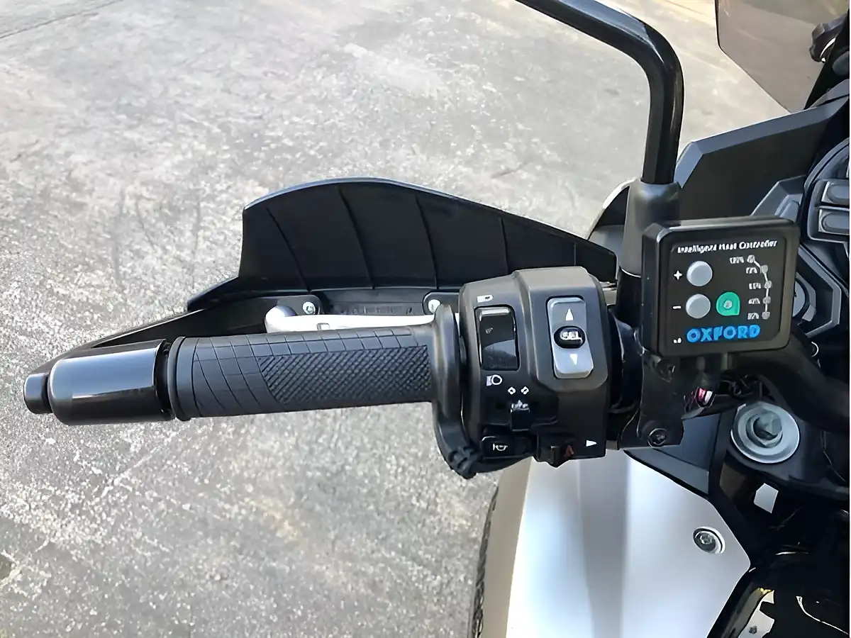 Used 2016 Kawasaki Versys 1000 Grand Tourer Metallic Gold - Interior and Exterior details 5
